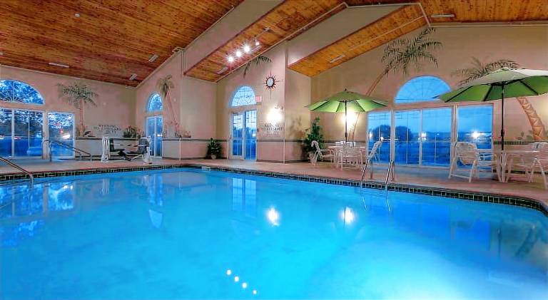 Country Inn & Suites by Radisson, Waterloo, IA — photo 2