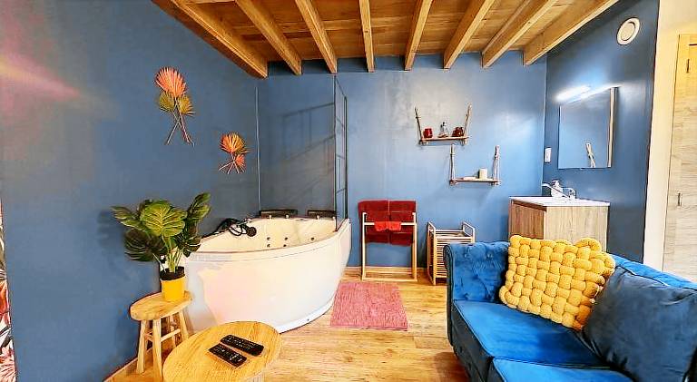 House with jacuzzi | Pets allowed — photo 2