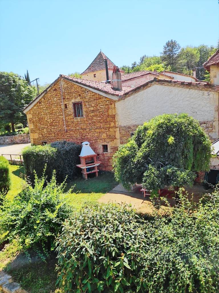 Villa with garden, BBQ & hot tub | Pets are welcome in Cahors