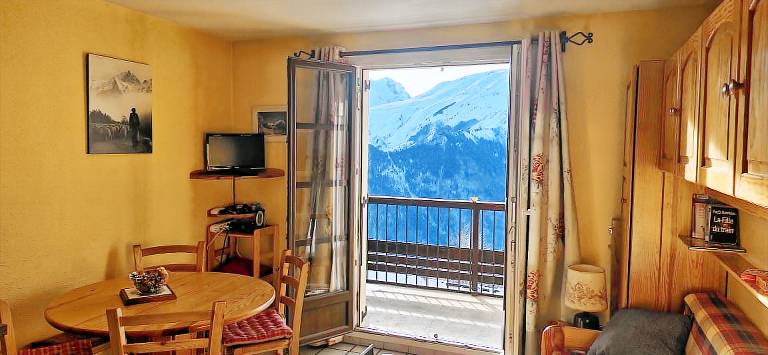 Apartment “Les Granges 13” with Mountain View, Balcony and Wi-Fi in Huez