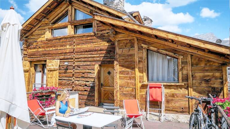 Child-friendly charming rental apartment with patio & yard | Next to the ski | Pets are welcome — photo 3