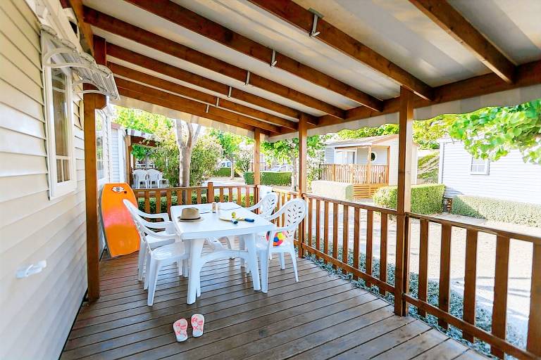 Mobile home with yard & pool — photo 4
