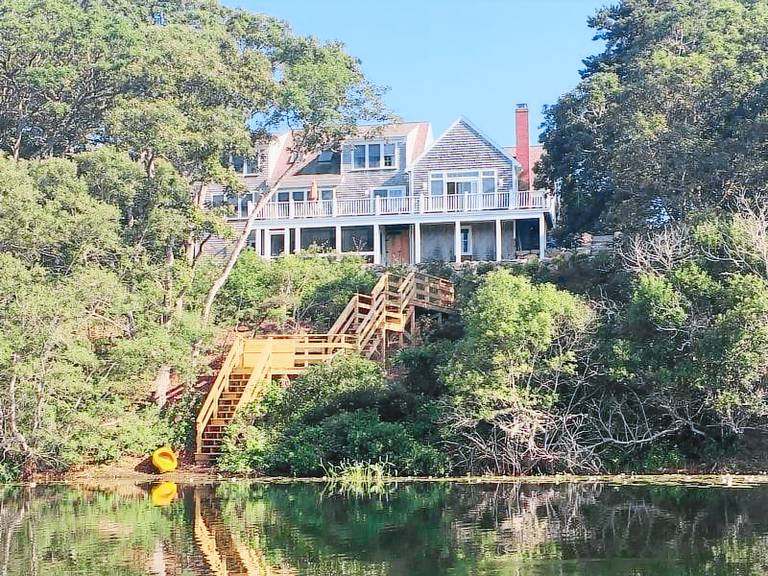 Lake front, Near Beach, AC, WiFi, Pet Friendly near Bike Path in Massa