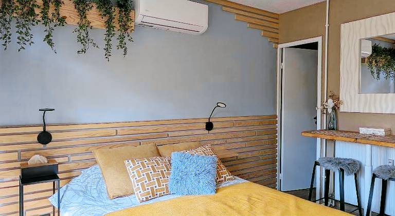 Apartment with patio — photo 2