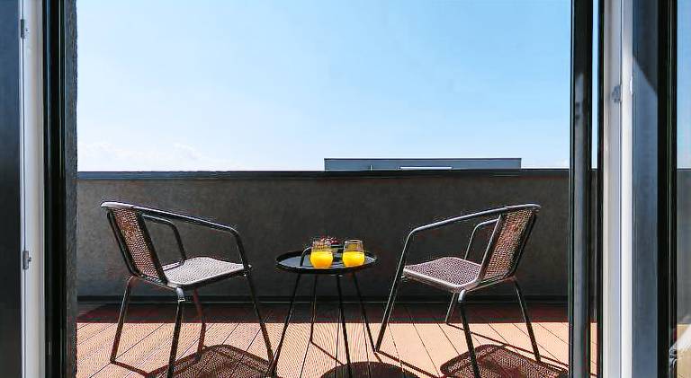Apartment with jacuzzi — photo 5