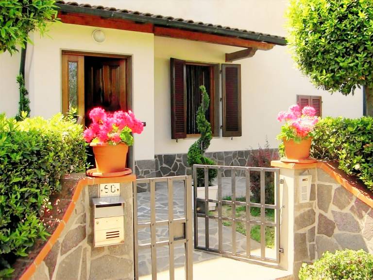 Fully equipped big house with terrace, pool & barbeque | Nature view | Dogs allowed — photo 4