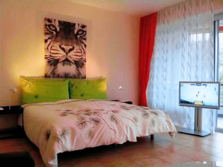 Apartment with pool & yard | Sea view — photo 5