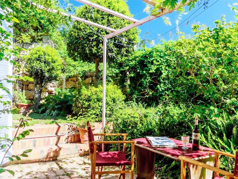 Villa with yard — photo 4