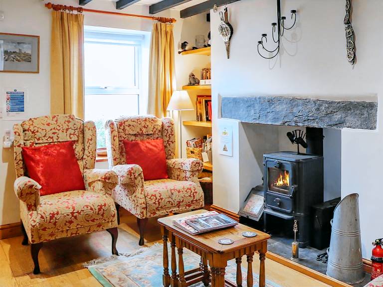 Child-friendly beautiful cottage with garden | River view | Pets are welcome in Conwy