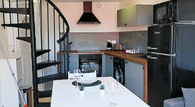 Charming apartment with patio | Beach nearby | Perfect for remote work | Pets are welcome — photo 3