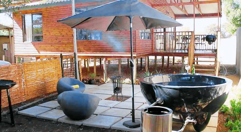 Villa with barbecue, patio & yard | Good for workation | Dogs allowed — photo 5