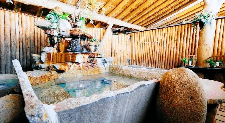Chalet with hot tub, terrace & pool — photo 4