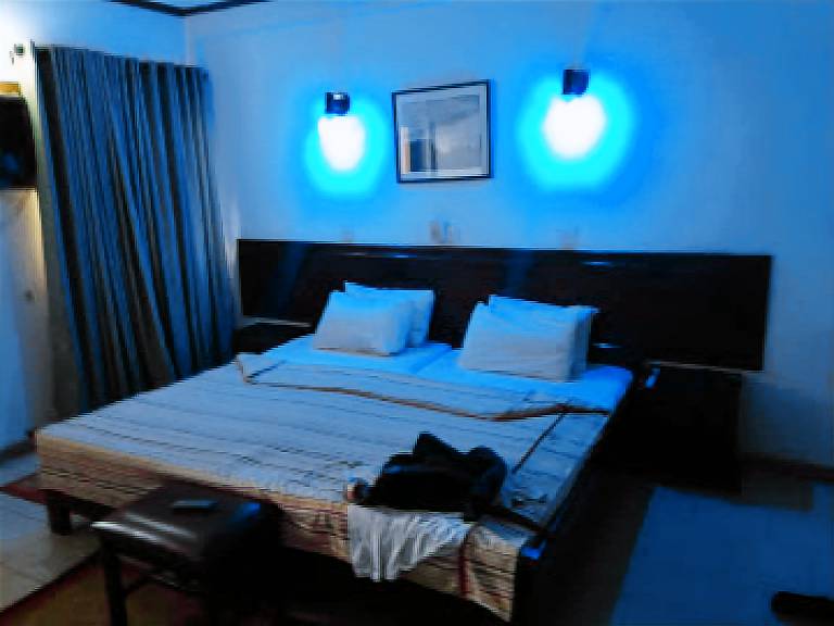 Whispering Palms Resort-Poolside Rooms — photo 4