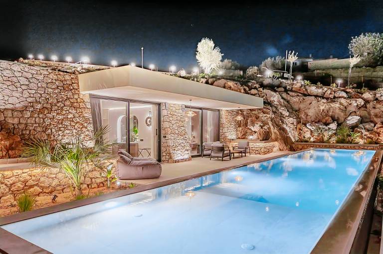 Villa with terrace, yard & private pool — photo 3