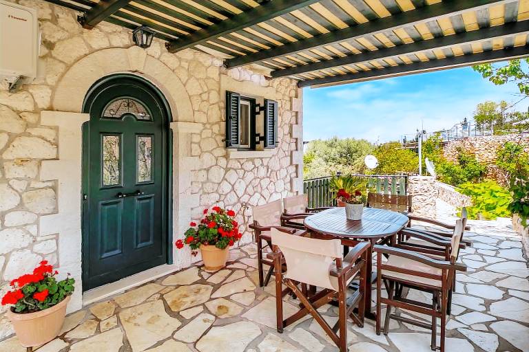 Big villa with garden, jacuzzi & grill | Garden view | Pets allowed — photo 4