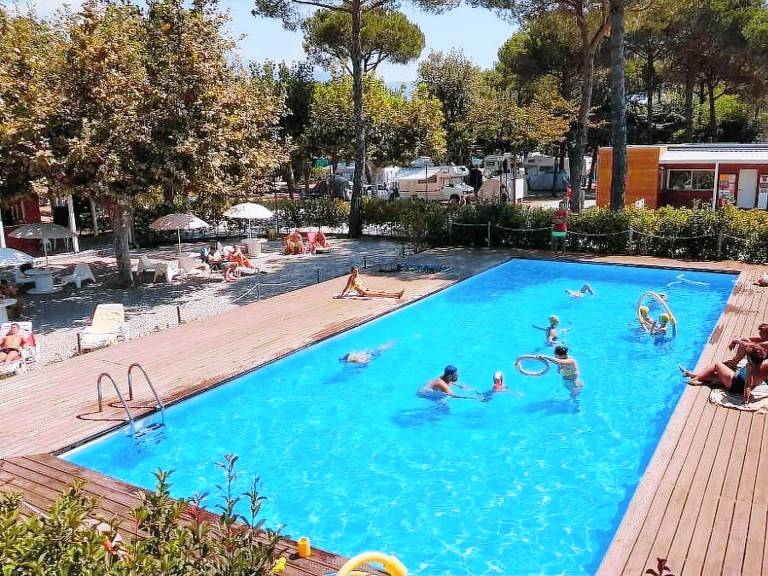 Family-friendly mobile home with terrace & pool | Pet-friendly — photo 3