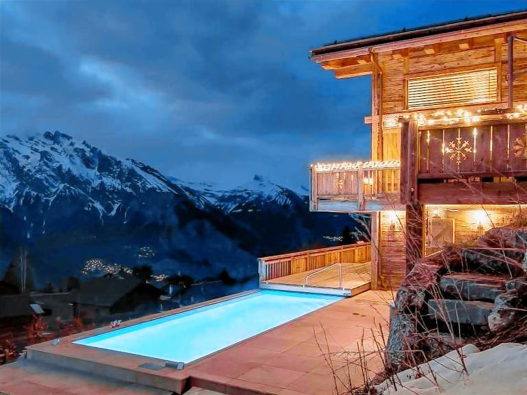 Fully equipped big vacation home with patio, sauna & grill | Mountain view | Pets allowed — photo 4