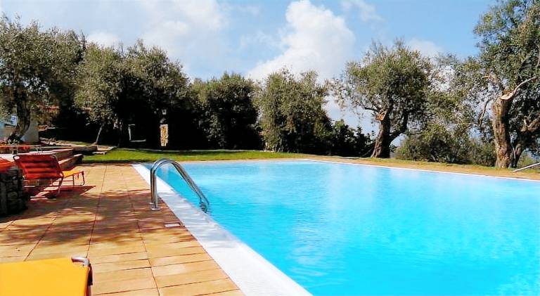 Vacation home with private pool, garden & patio | Suitable for remote work | Pet-friendly — photo 3