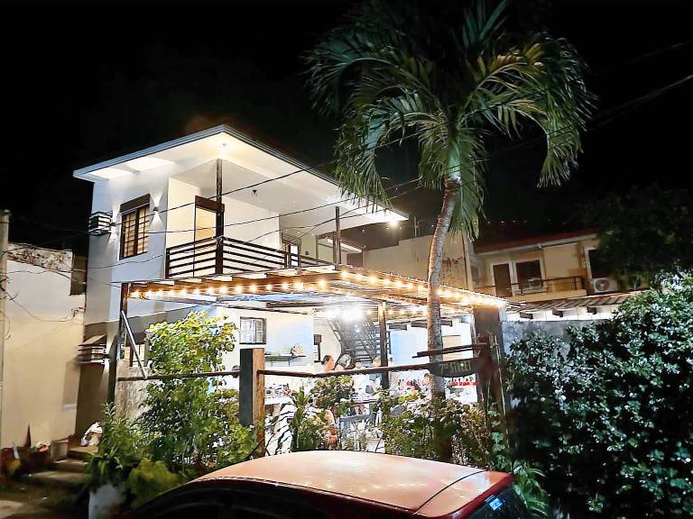 Rental apartment with terrace, barbeque & garden — photo 4