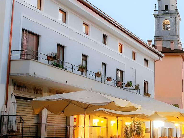 Child-friendly charming rental apartment with garden & patio | Pet-friendly in Bellagio