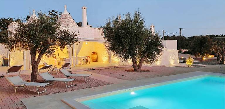 Fully equipped vacation home with yard, private pool & BBQ | Pets allowed in Ostuni