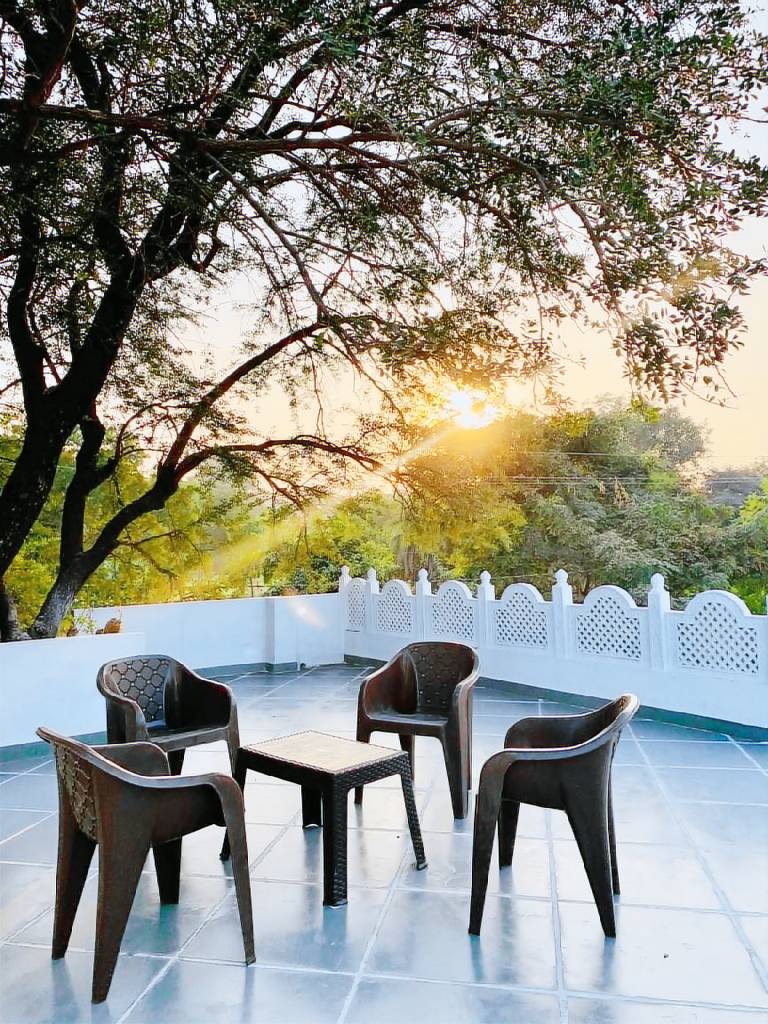 Villa with yard & pool — photo 4