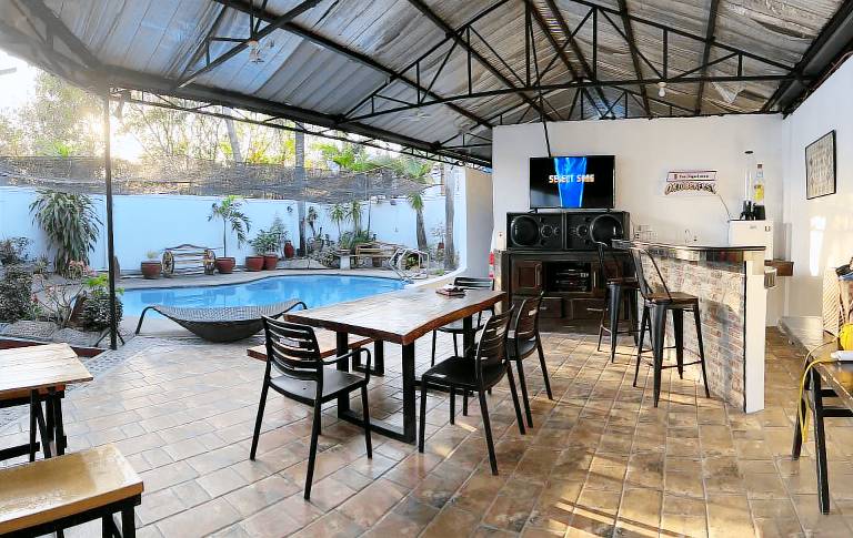 Vacation home with pool — photo 5