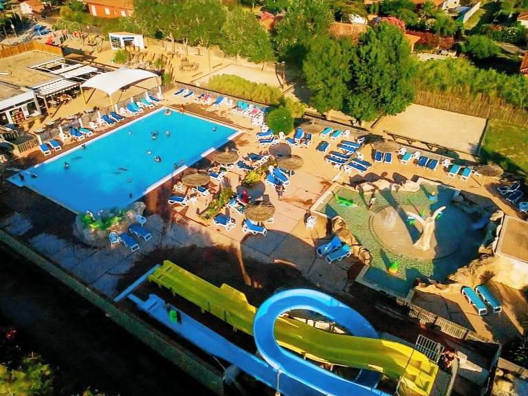 Camping with terrace, yard & heated pool — photo 2