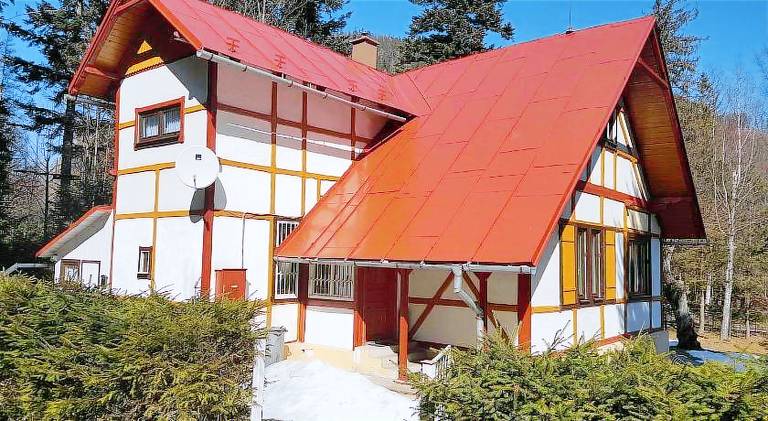 Lodge with yard, grill & sauna in Poprad
