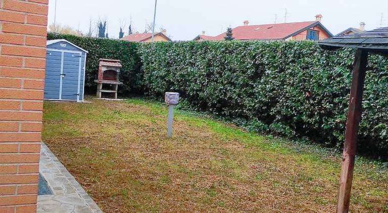 Rental apartment with yard — photo 5