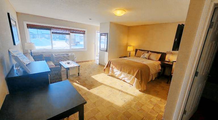 Shoreside Inn & Suites — photo 2