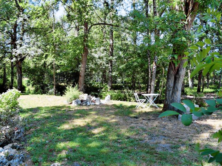 Cottage with BBQ & yard — photo 3
