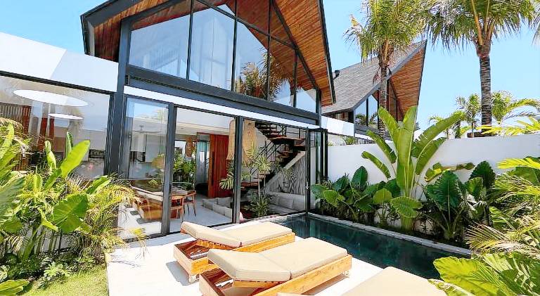 Villa with pool — photo 5