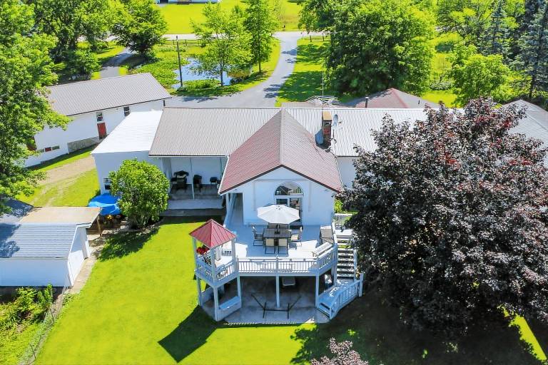 House Findley Lake