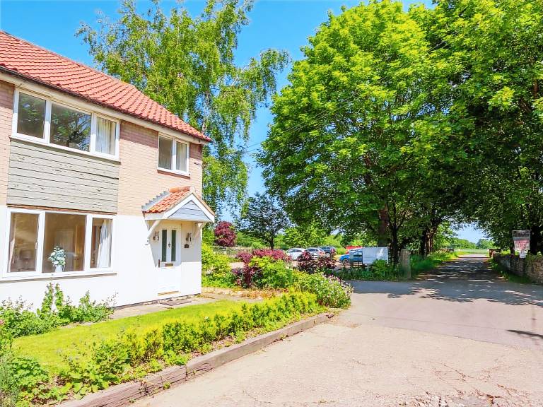 Children-friendly cottage with garden & hot tub | Pets allowed — photo 3