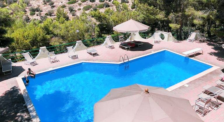 Serviced apartment with pool — photo 4