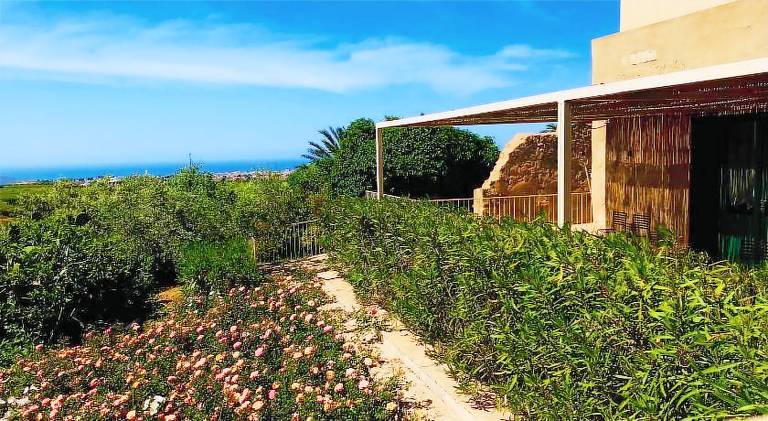 House with yard, patio & barbeque in Menfi