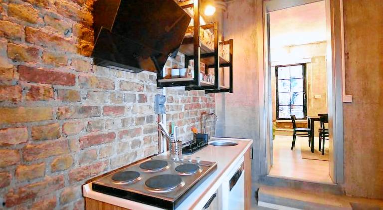 Stunning 6BR 4Bath near Tram — photo 4
