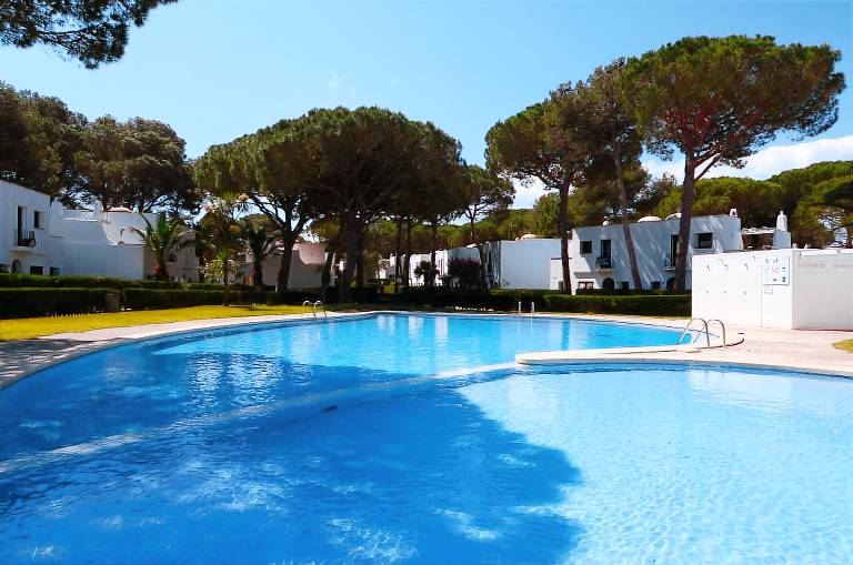 House with grill, pool & patio in Begur