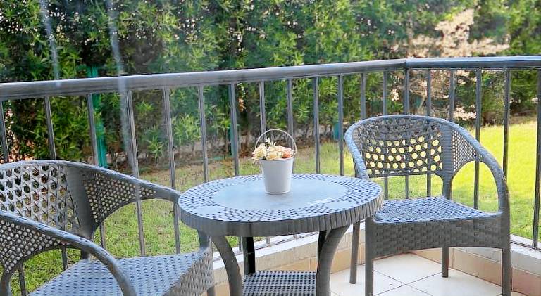 Apartment with pool, jacuzzi & garden — photo 5