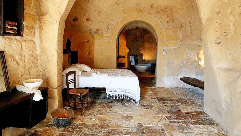 Unusual Luxury Cave Rental in Ancient Matera of Southern Italy — photo 3