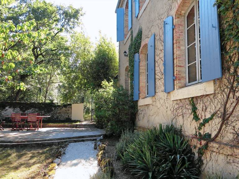 Gite with yard, patio & grill — photo 4