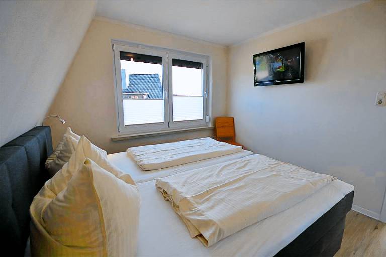 Moderne Ferienwohnung für 3 Personen mit Meerblick in Strand- und Yachthafennähe — photo 4