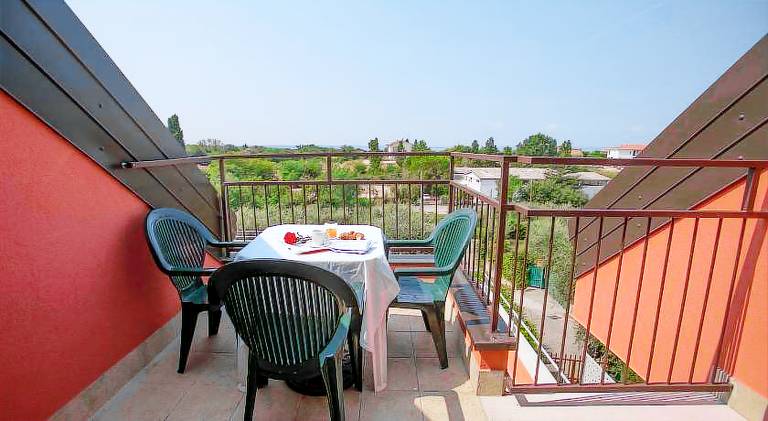 Serviced apartment with pool, hot tub & patio | Pet-friendly — photo 5