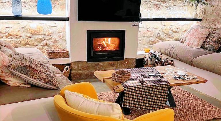 Vacation home with barbecue & patio | Pet-friendly — photo 3