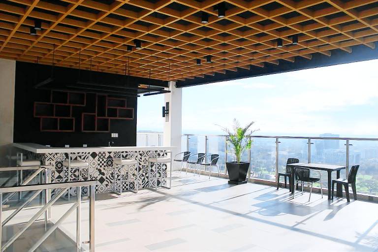 Apartment with pool — photo 4