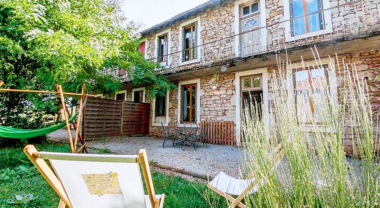 Rental apartment with barbecue, patio & garden in Rodez