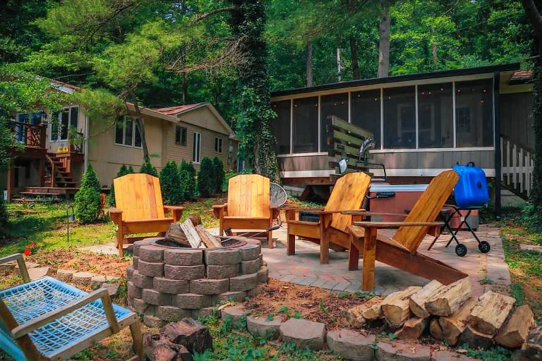 Cozy Cabin on Lake front with Hot tub & firepit — photo 4