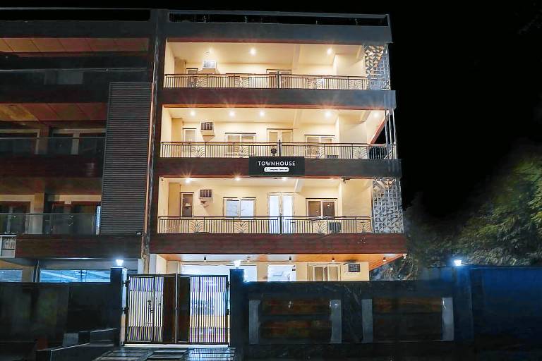 Townhouse Oak Sector 121 Noida Metro Station
