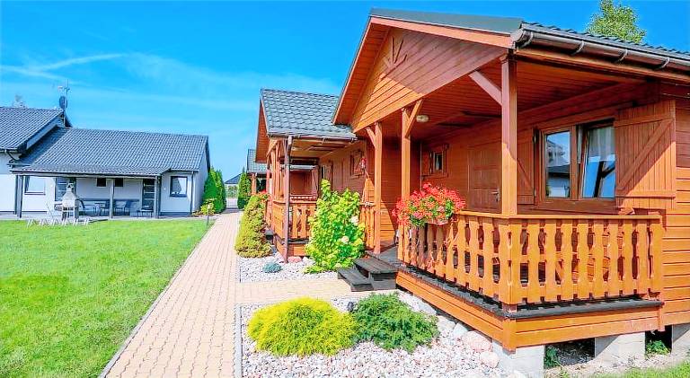 Lovely lodge with pool, yard & patio | Pets are welcome — photo 3